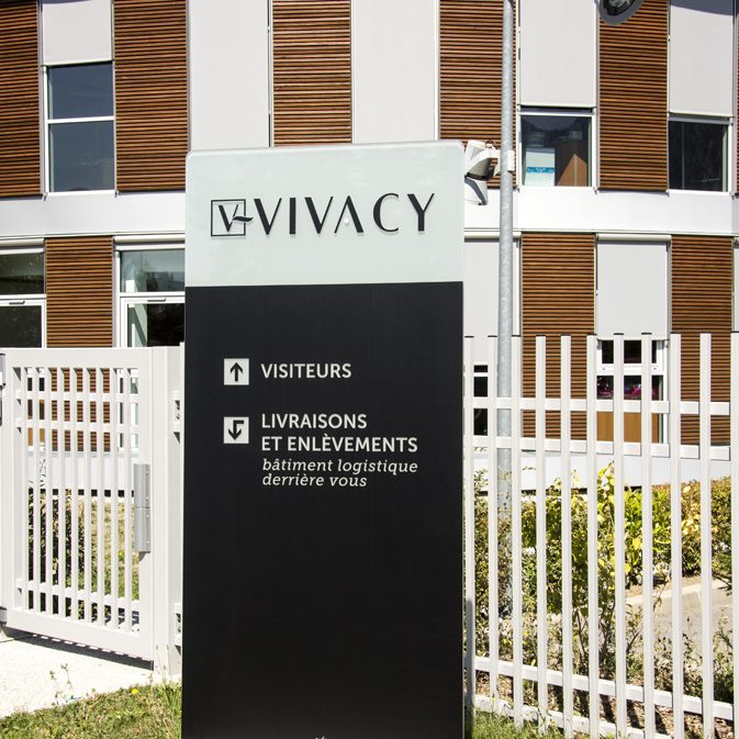 panneau-totem-signaletique-montfort-vivavy