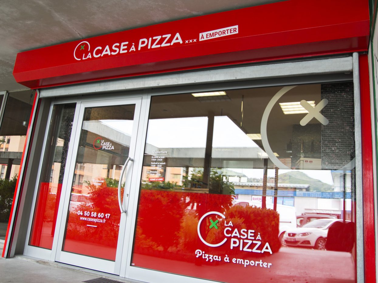 vitrines-caissons-montfort-casa-pizza2