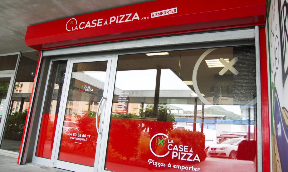 vitrines-caissons-montfort-casa-pizza2